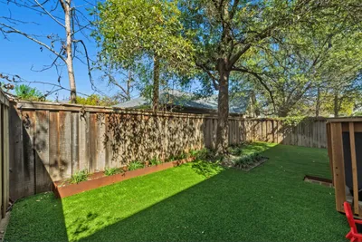 1621 enfield rd e 035.jpg